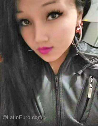 Date this georgeous Colombia girl Andrea from Bogota CO22414