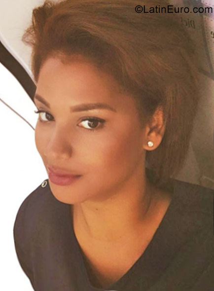 Date this voluptuous Colombia girl Kely from Cartagena CO22424