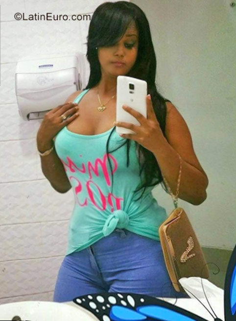 Date this hard body Dominican Republic girl Minerva from Santo Domingo DO30418
