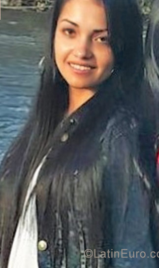 Date this voluptuous Colombia girl Milena from Bogota CO22467