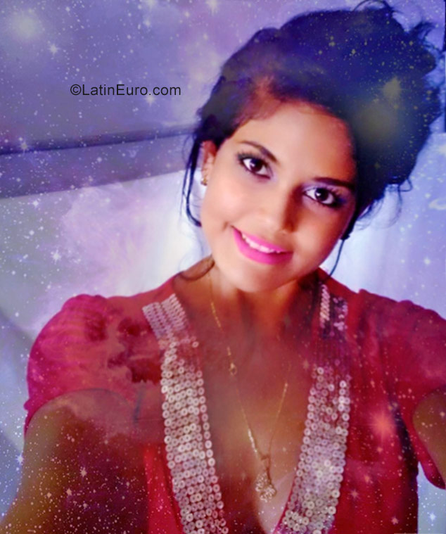 Date this athletic Cuba girl Adlen from Camaguey CU125