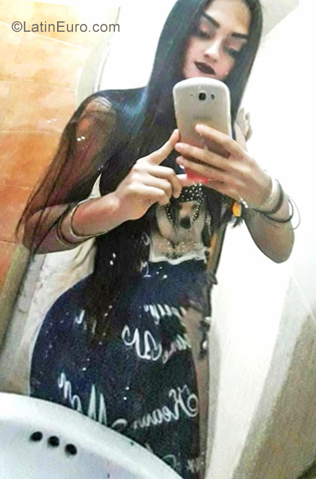 Date this stunning Venezuela girl Shany from Ciudad Guayana VE1002