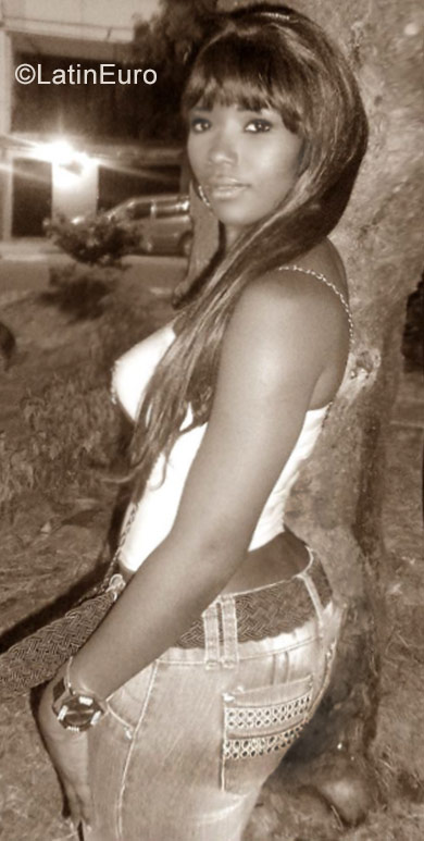 Date this foxy Colombia girl Yami from Cali CO22493