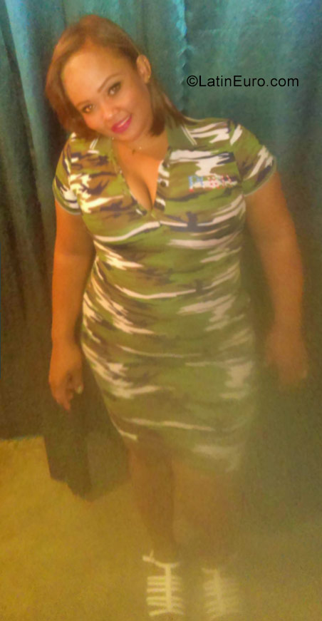 Date this foxy Dominican Republic girl Yanelis from Santiago DO30536