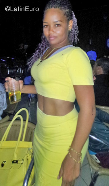 Date this young Cuba girl Lisandra from Ciego De Avila CU136
