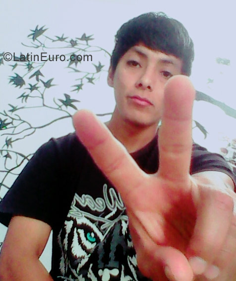 Date this georgeous Peru man Carlos from Trujillo PE1147