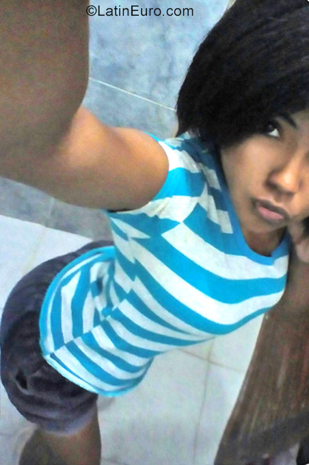 Date this foxy Venezuela girl Yirelis from Caracas VE1029