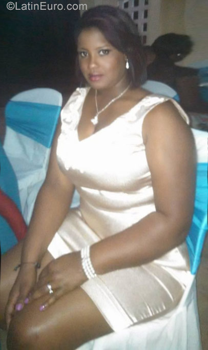 Date this happy Dominican Republic girl Bianca from Santo Domingo DO30549