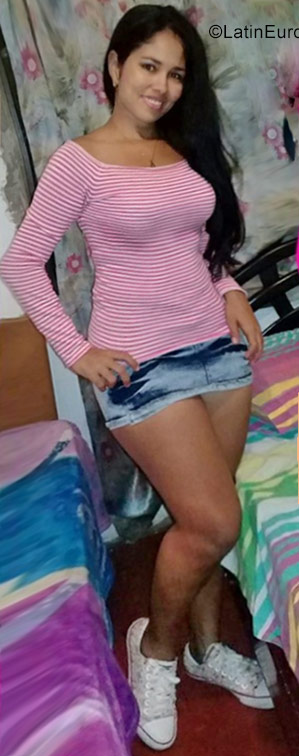 Date this hot Colombia girl Monica from Barranquilla CO22636