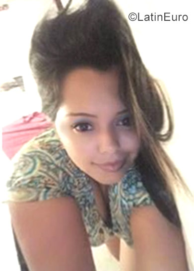 Date this fun Venezuela girl Yubi from Caracas VE1045