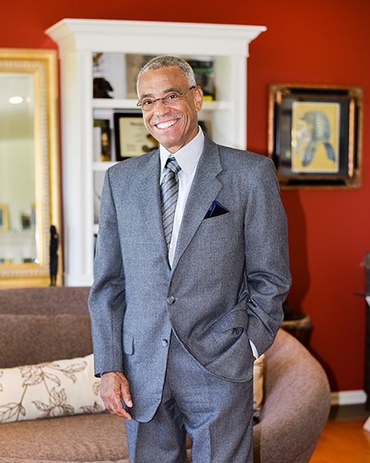 Date this voluptuous United States man CURTIS from Los Angeles US18781