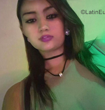 Date this nice looking Dominican Republic girl Indhira from Santo Domingo DO30609