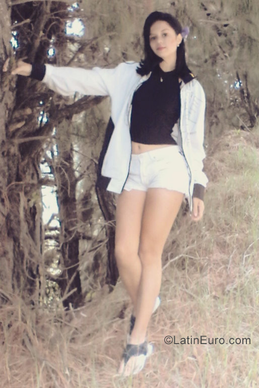 Date this foxy Venezuela girl Jenny from Caracas VE1056