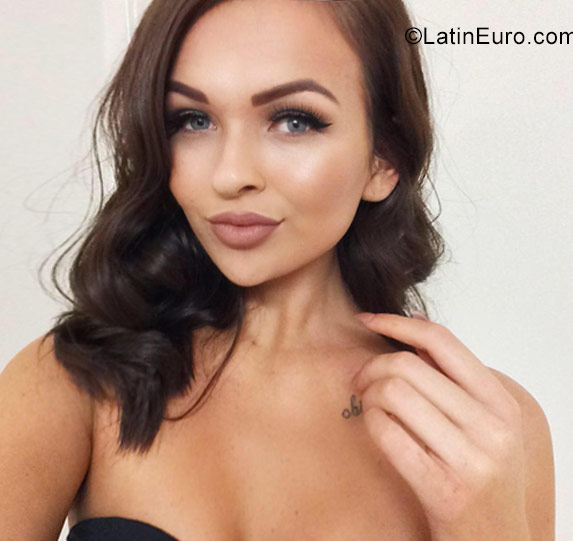 Date this gorgeous Colombia girl Bell from Oslo and Medellin CO22666