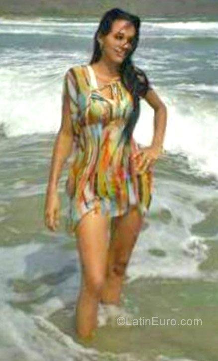 Date this georgeous Venezuela girl Darverlys from Valencia VE1058