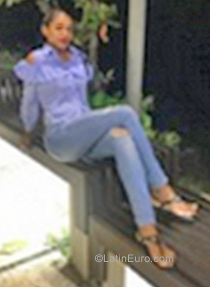 Date this good-looking Dominican Republic girl Derfin18 from Santo Domingo DO30627