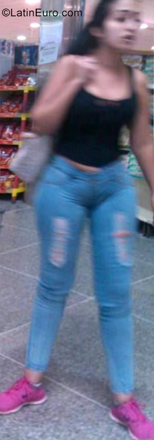 Date this beautiful Venezuela girl Idres from caracas VE1061