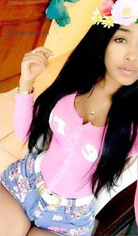 Date this sultry Dominican Republic girl Carolina from La Romana DO30668