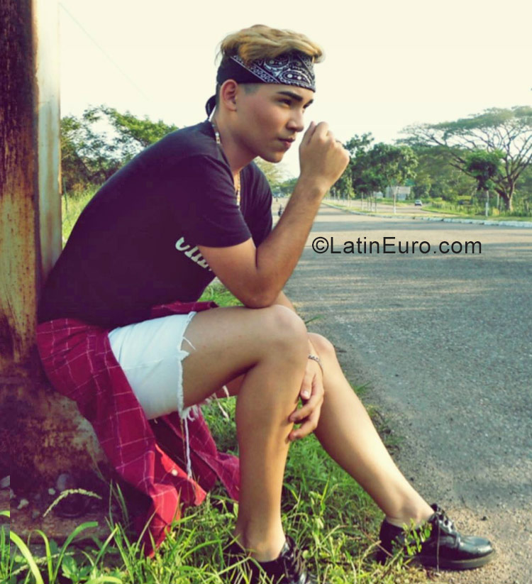 Date this gorgeous Venezuela man Kelven from San cristobal VE1073