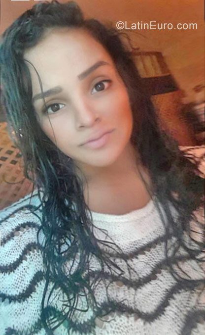 Date this tall Venezuela girl Embeth from Ciudad Ojeda VE1074