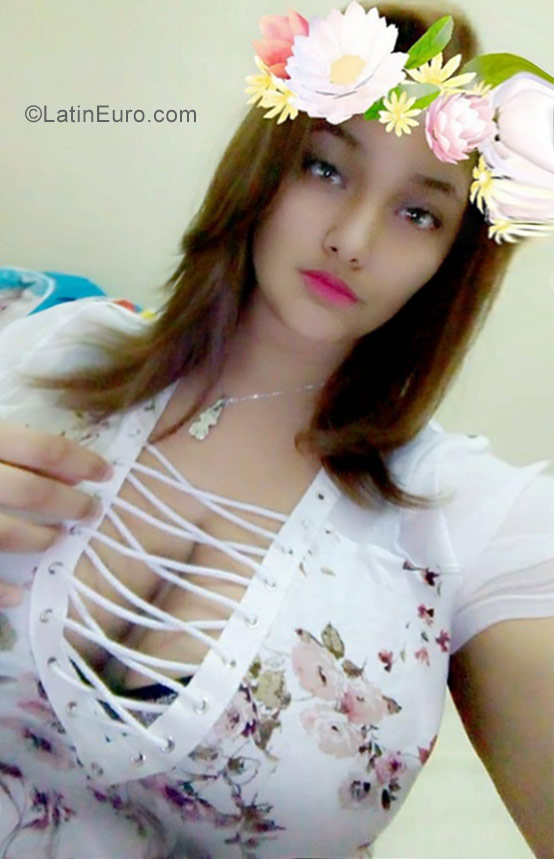 Date this stunning Dominican Republic girl Alandra from Azua DO30707