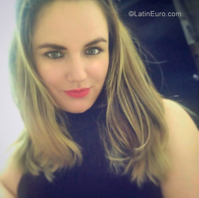 Date this sensual Colombia girl Diana from Medellin CO22744