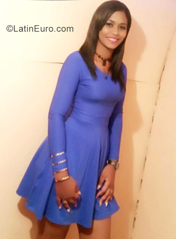 Date this nice looking Dominican Republic girl Merly from Santiago DO30725