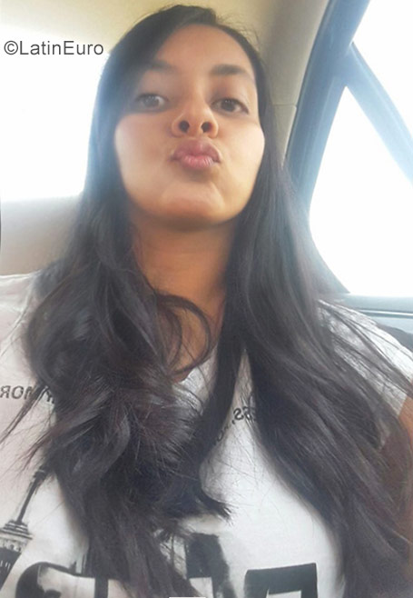 Date this beautiful Morocco girl Kenza from Casablanca MA32