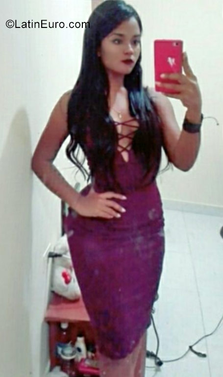 Date this nice looking Colombia girl Laura from Cartagena CO22767