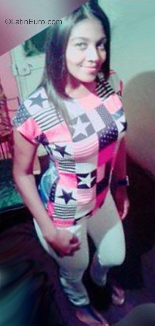 Date this attractive Venezuela girl Sandra from Caracas VE1093