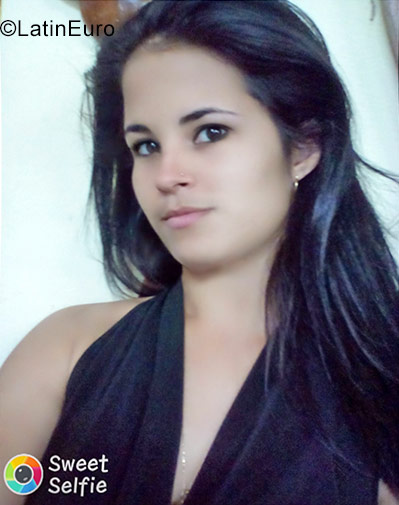Date this good-looking Cuba girl Elsa from Havana CU164