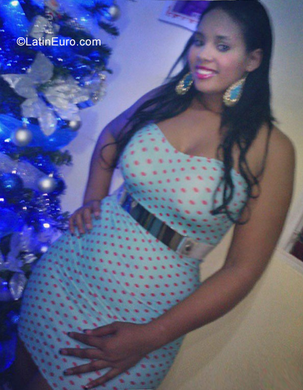 Date this delightful Dominican Republic girl Olineris from Distrito Nacional DO30814