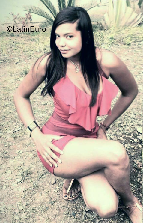 Date this tall Dominican Republic girl Estefani from La Vega DO30858