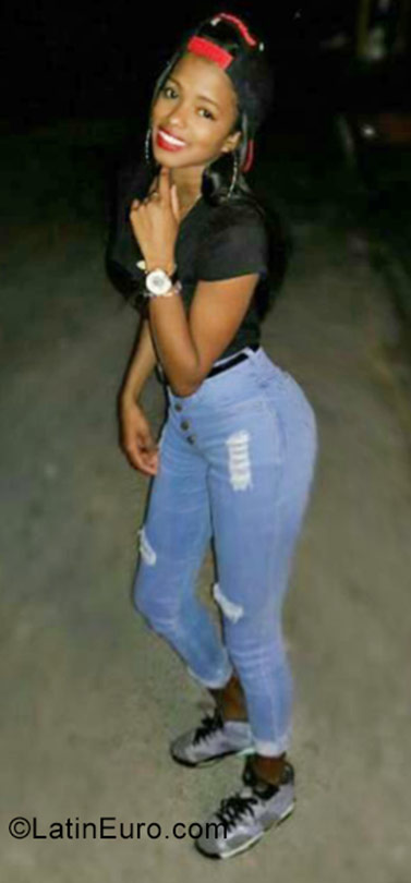 Date this foxy Dominican Republic girl Yuleisi from Higuey DO30868