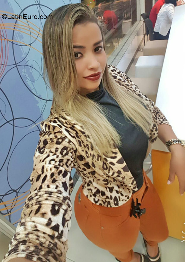 Date this stunning Brazil girl Luane from Joinville BR10376