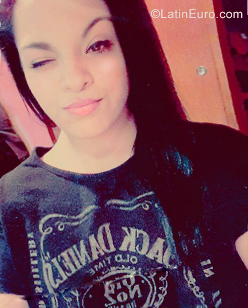 Date this good-looking Argentina girl Estefania from Buenos Aires AR114