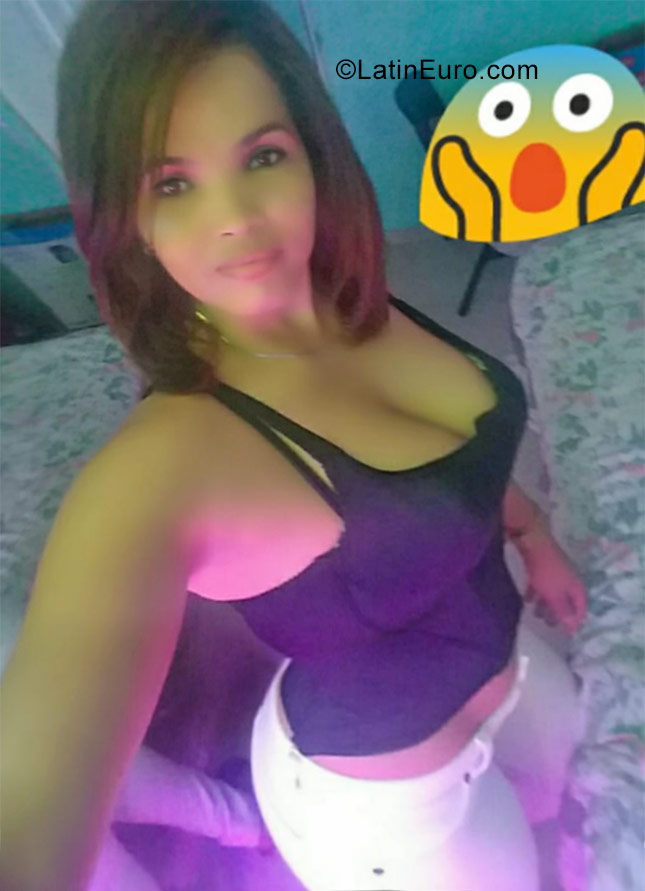 Date this foxy Dominican Republic girl Marleny from Santo Domingo DO30899