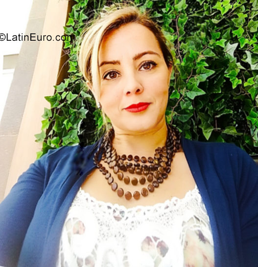 Date this sultry United States girl Miss Marie Mendes from Philadelphia US20527