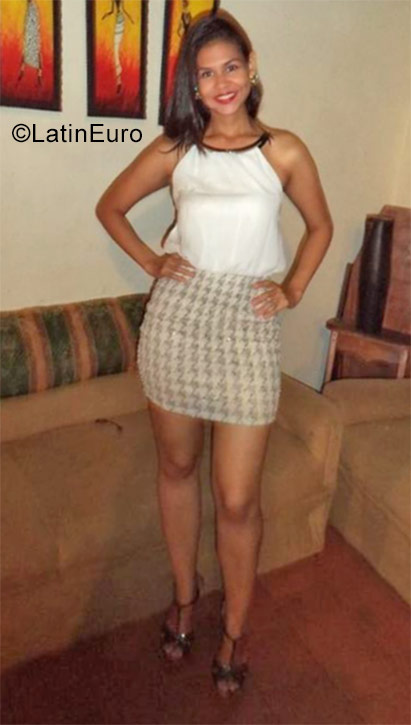 Date this nice looking Venezuela girl Genesis from San Juan De Los Morros VE1183