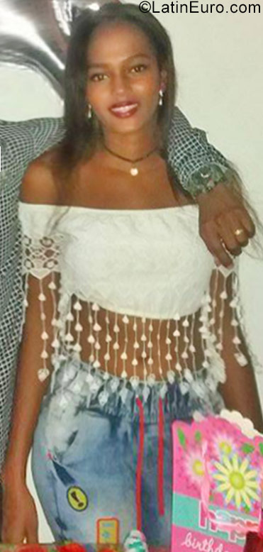 Date this athletic Colombia girl Dayan from Cali CO22933