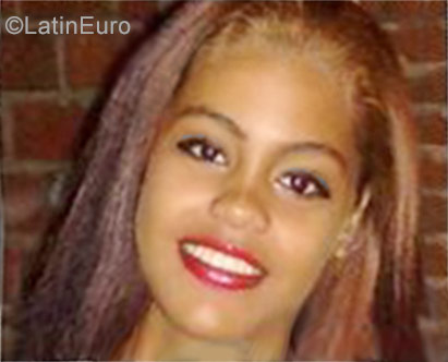 Date this nice looking Cuba girl Eliane from Havana CU187