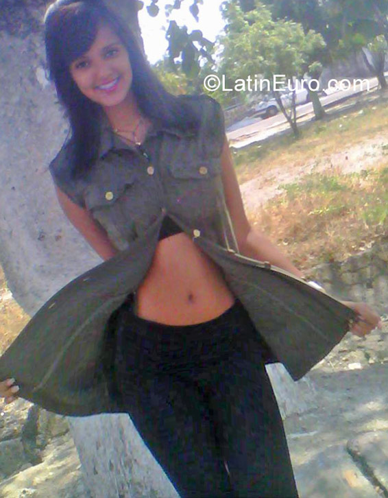 Date this passionate Venezuela girl Vanessa from Valencia VE1199