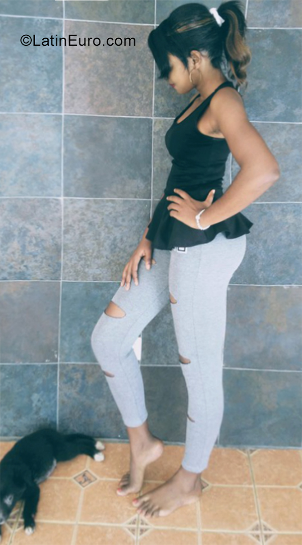 Date this pretty Dominican Republic girl Jean from Santo Domingo DO30963