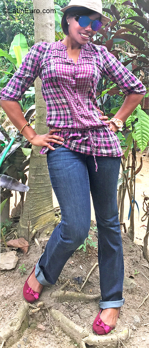 Date this pretty Dominican Republic girl Carolina from Santo Domingo DO30976