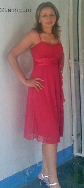 Date this voluptuous Venezuela girl Elizabeth from Barinas VE1202