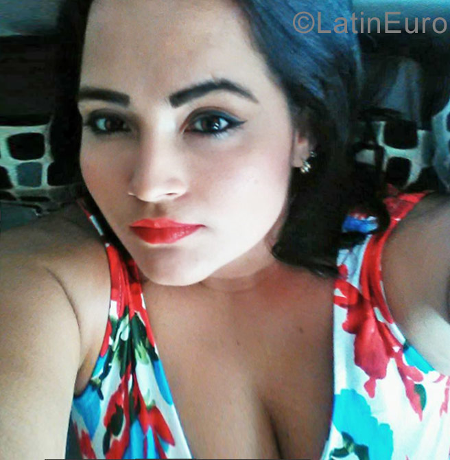 Date this happy Colombia girl Johana from Bucaramanga CO22954