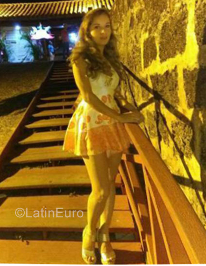Date this hot Colombia girl Naufar from .. CO22964