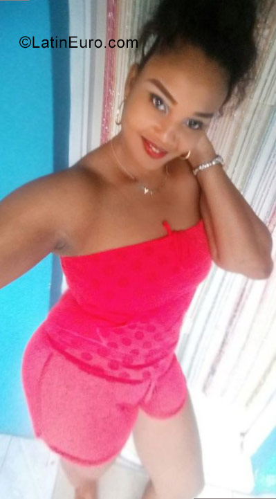 Date this gorgeous Jamaica girl Vanilla cookie from Kingston JM2537