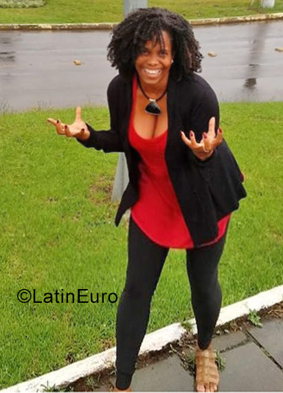 Date this happy Brazil girl Luciana from Salvador BR10389