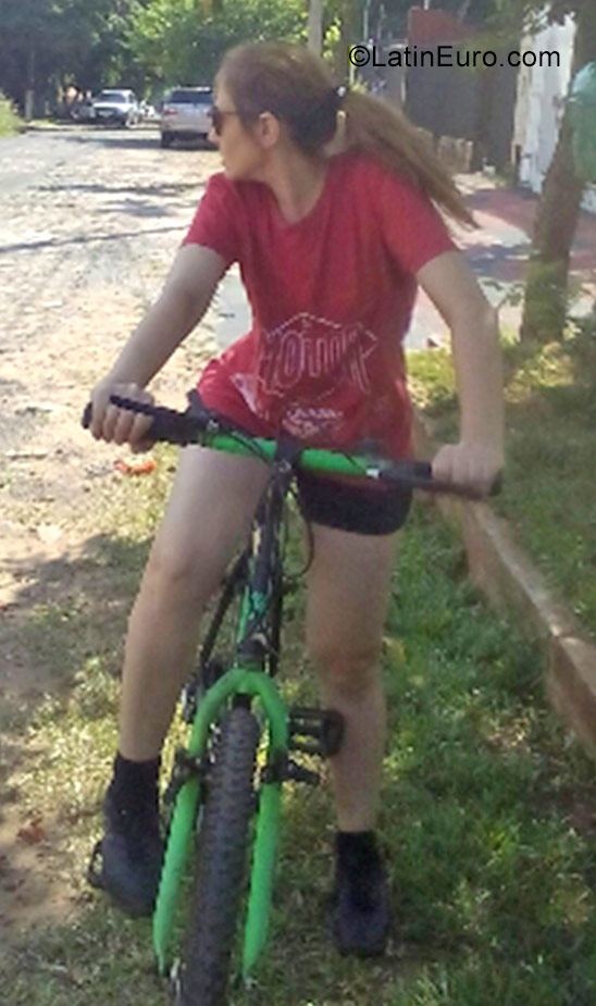 Date this nice looking Paraguay girl Vania from Asuncion PY16